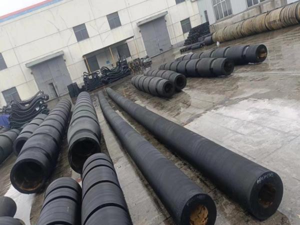 Cylindrical RuCylindrical Rubber Fenders for Ship Protection and Marine Vessel Applicationsbber Fender Applications in Modern Marine Docking Systems